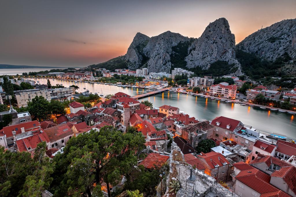 Cherry Omiš Екстериор снимка